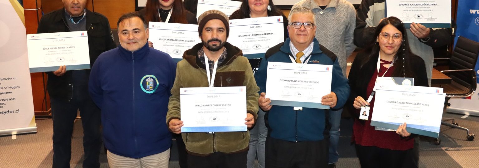 Ceremonia de certificación de becas laborales