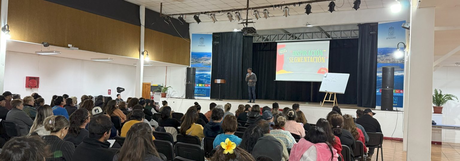 Taller de marketing reunió a más de 100 emprendedores de Pichilemu