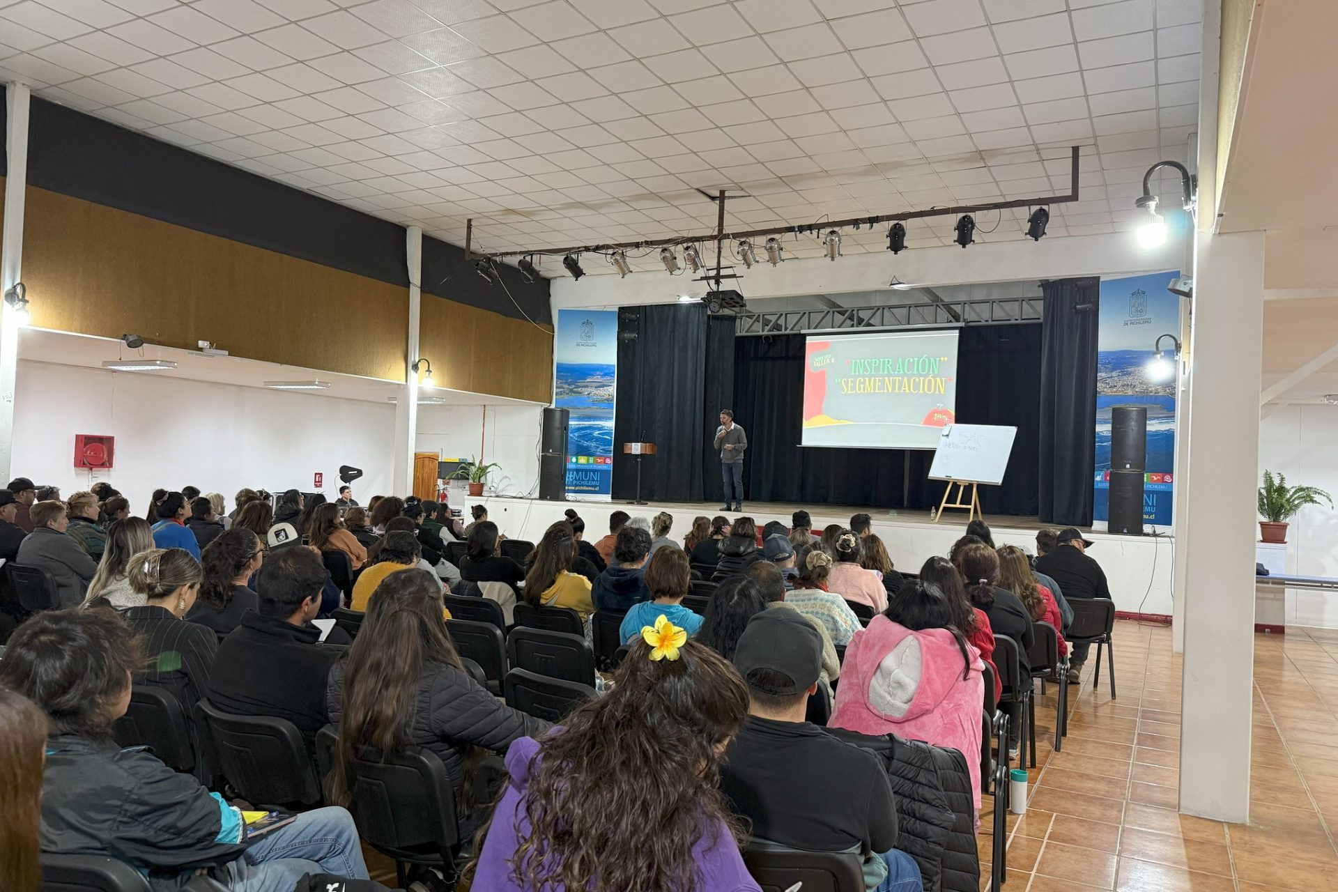 Taller de marketing digital reunió a más de 100 emprendedores de Pichilemu