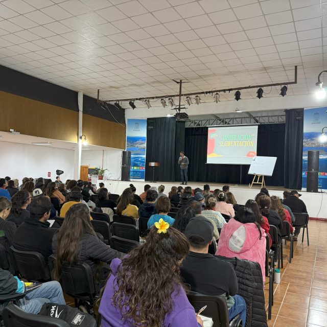 Taller de marketing reunió a más de 100 emprendedores de Pichilemu