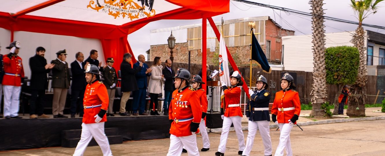 Desfile en conmemoración del Día del Bombero en Cardenal Caro se realizó en Pichilemu