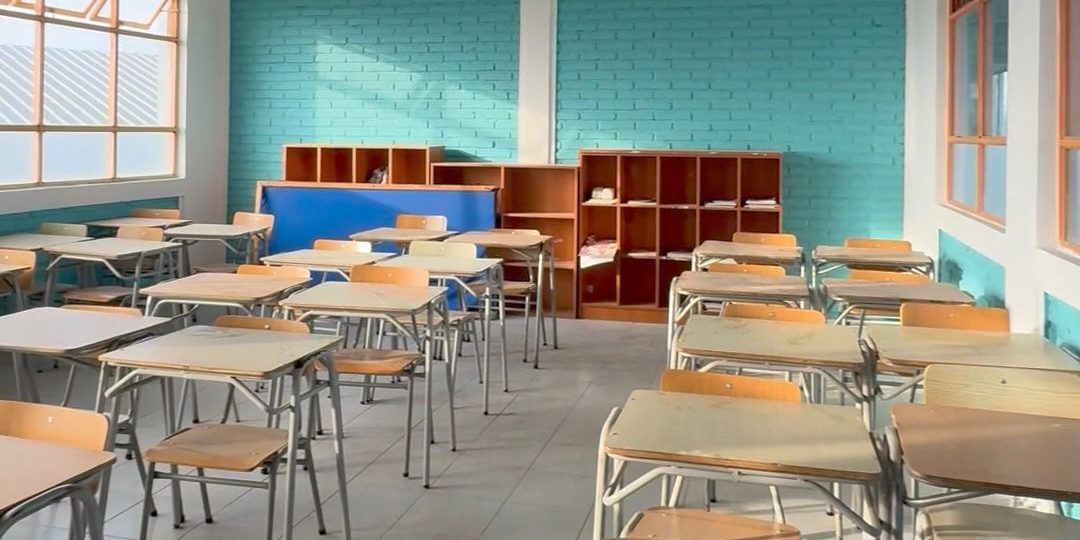 Proyecto de conservación de pintura en colegio Divino Maestro en su etapa final