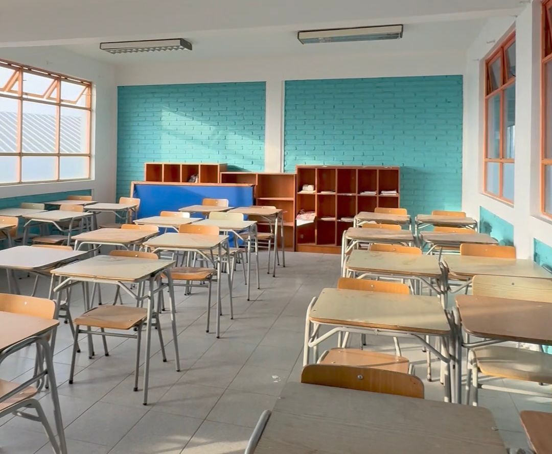 Proyecto de conservación de pintura en colegio Divino Maestro en su etapa final