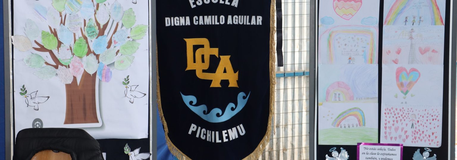 Responso en la escuela Digna Camilo Aguilar en memoria de víctimas de incendio