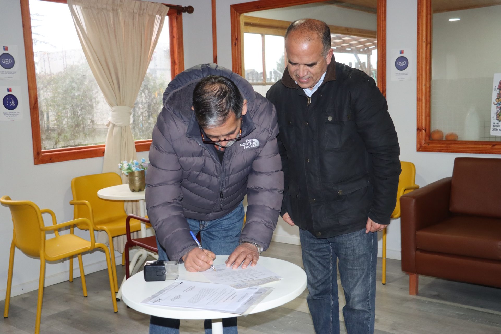 Entrega de subvención municipal al Hogar de Ancianos Enrique Padrós C.